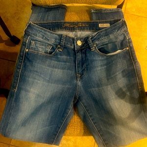 Woman’s MAVI size 25 jeans. Goood condition, low rise